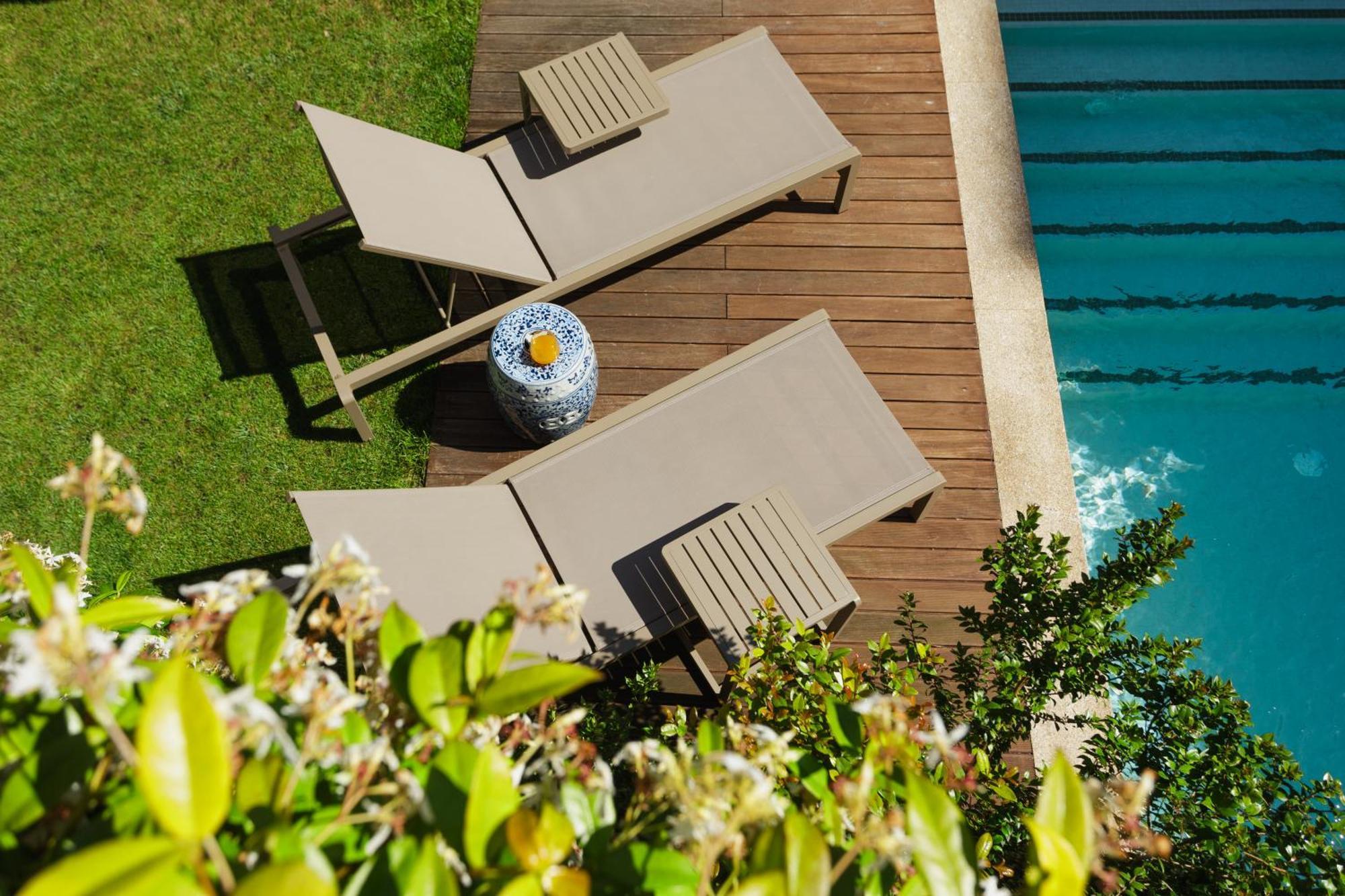 Torel Saboaria Porto Luaran gambar Sunloungers by a pool