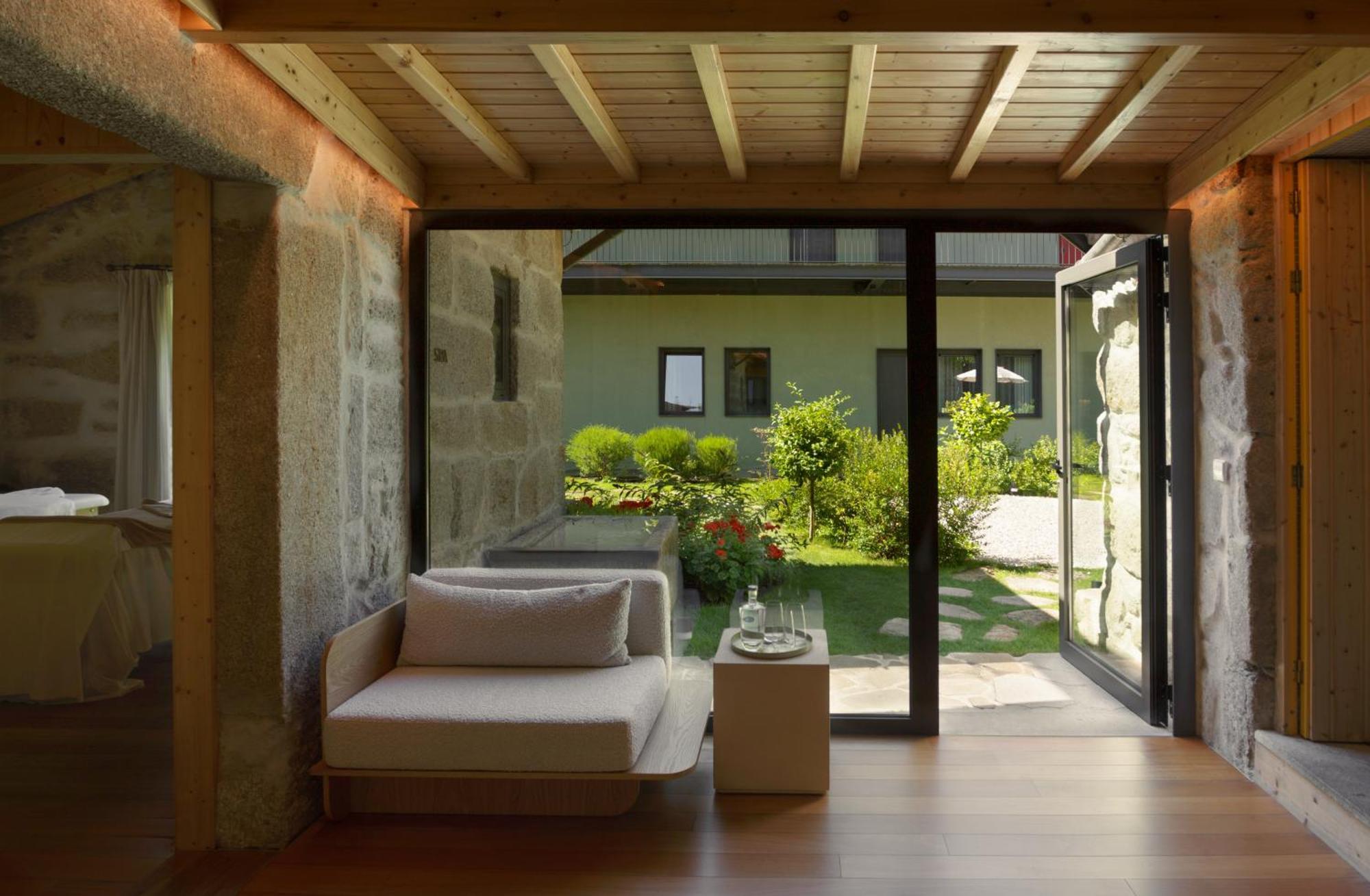Torel Saboaria Porto Luaran gambar Interior of the hotel