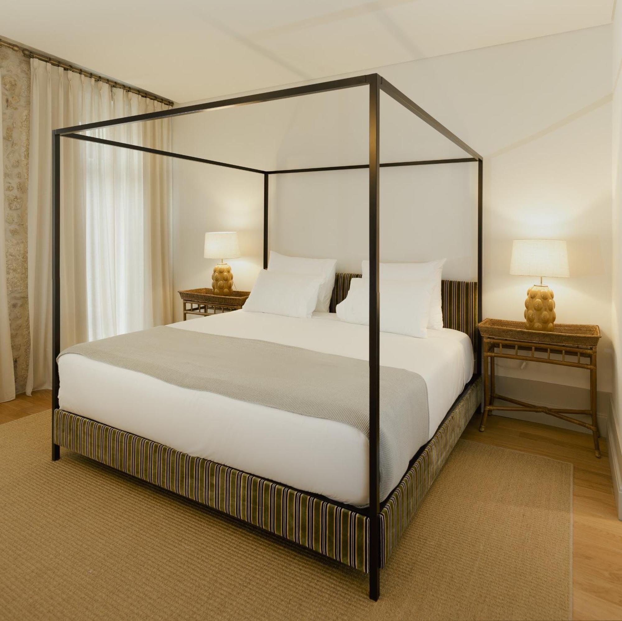 Torel Saboaria Porto Luaran gambar A four-poster bed